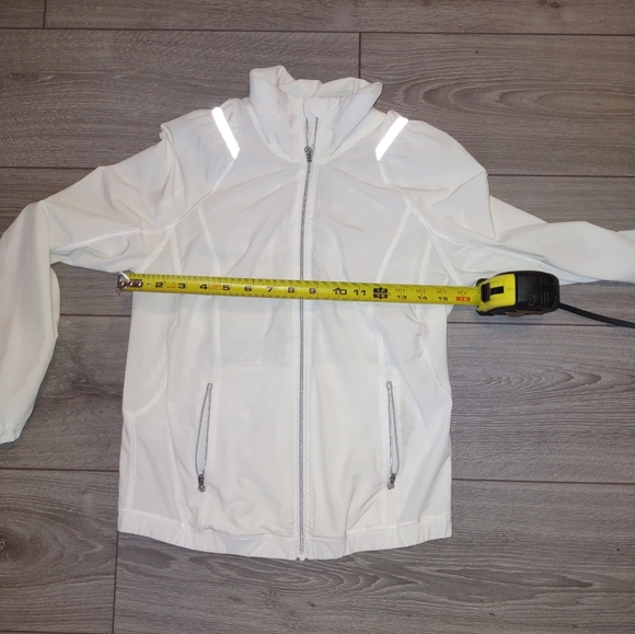 Lululemon reflective jacket. - Picture 9 of 10